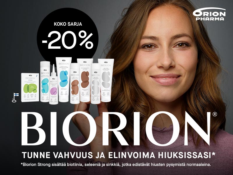 Pitkähiuksinen nainen tummalla taustalla Biorion hiustenhoitotuotteiden kanssa. Biorion tuotteet -20% huhtikuun  ajan