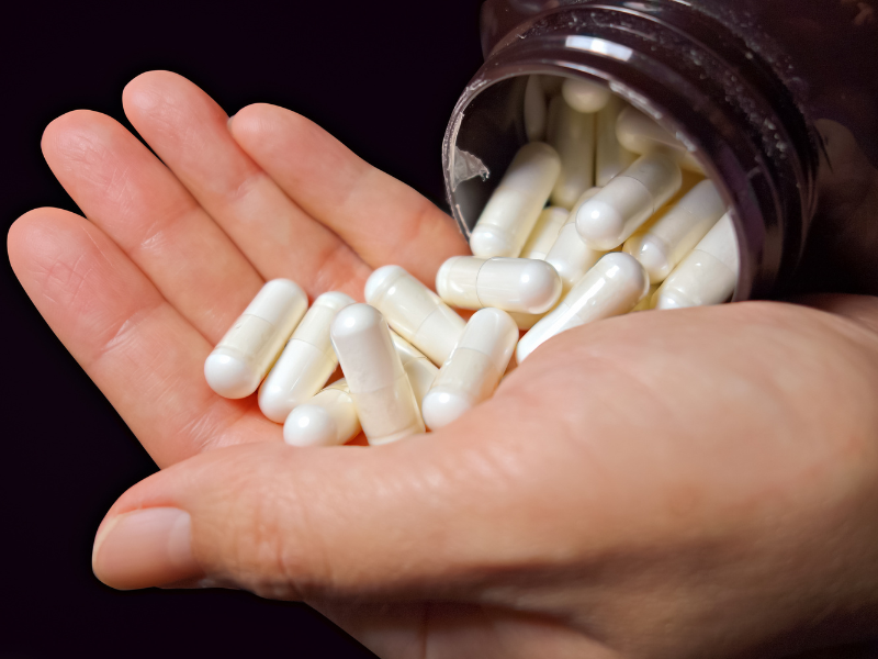 Vatsan hoitoon tarkoitettuja kapseleita k&auml;dess&auml;